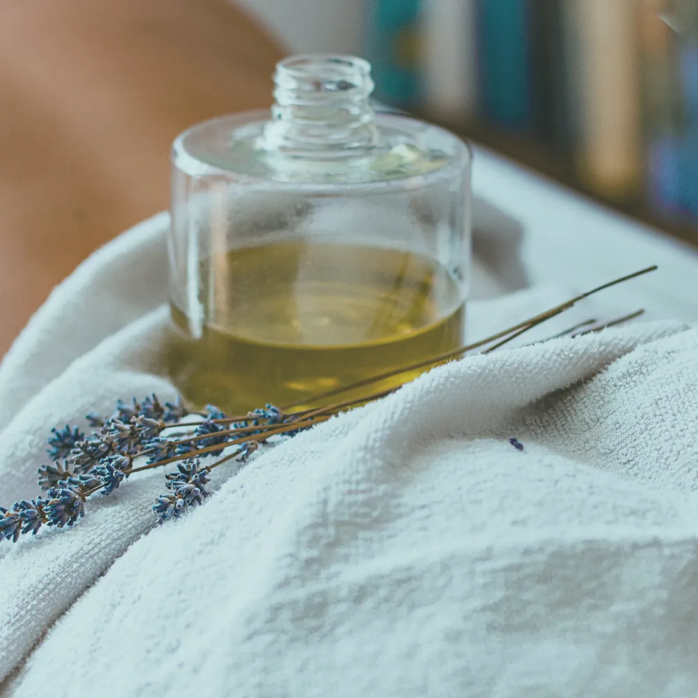 Olio essenziale alla lavanda per i trattamenti benessere